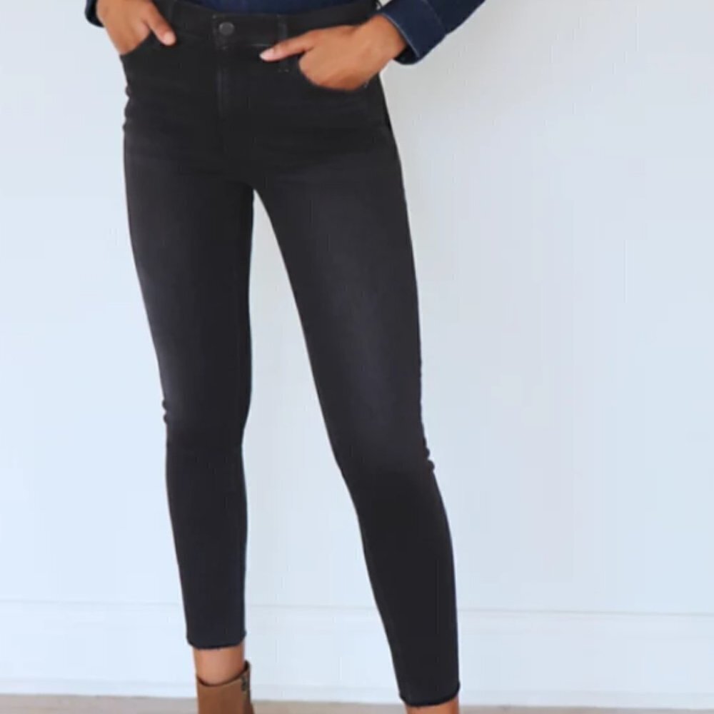 VGC Denim Forum Black "The Nico Mid Rise Skinny Crop" Jeans - Size 25